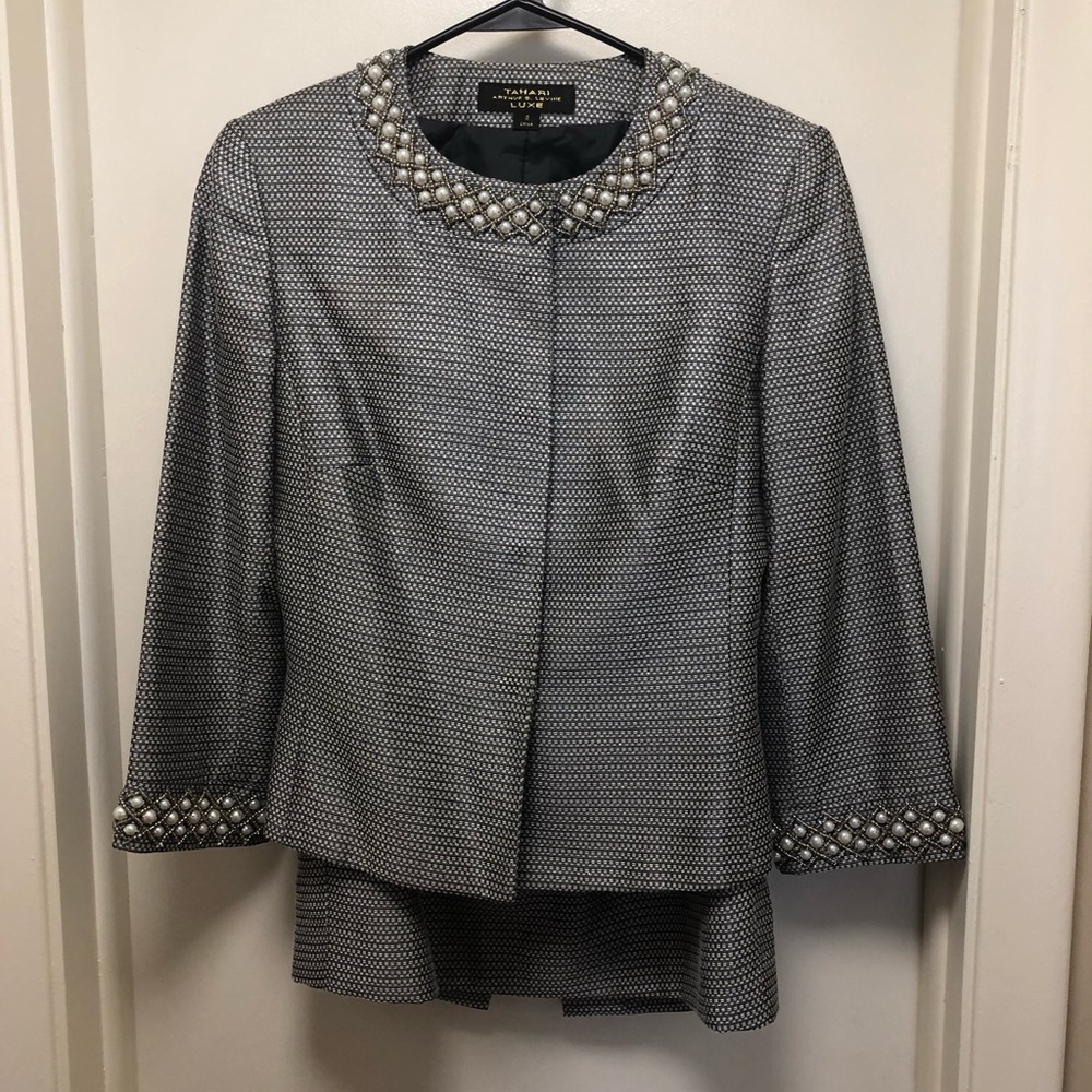 Tahari skirt suit size 2P